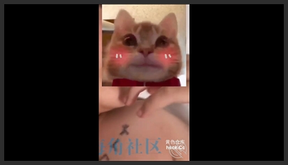 海角社区.女朋友在客厅玩手机我在房间干她闺蜜
