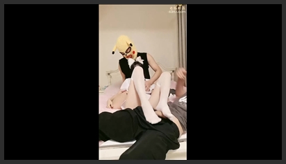 骚女被两大汉3P